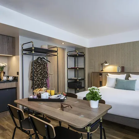 Novotel Airport Hotel 4*