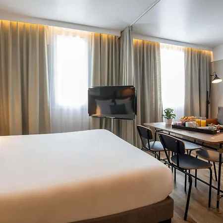 Novotel Airport Hotel 4*