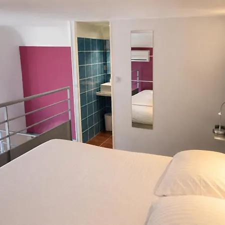 Carre D'or - Centre Apartment