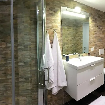Carre D'or - Centre Apartment