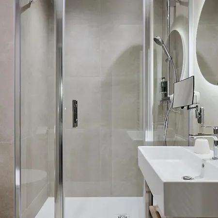 Excelsior Centre 4*