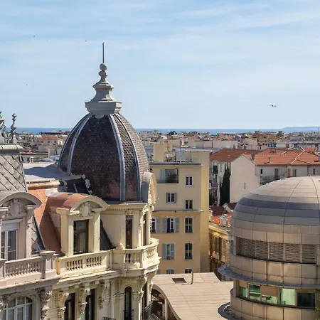 2 Pieces En Etage Eleve, Centre-ville Au Calme, Petite Vue