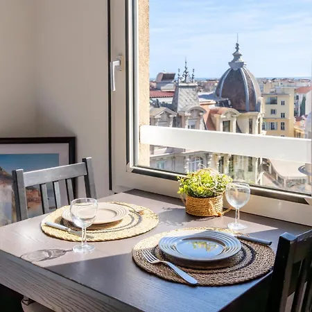 2 Pieces En Etage Eleve, Centre-ville Au Calme, Petite Vue