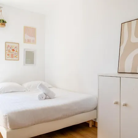 2 Pieces En Etage Eleve, Centre-ville Au Calme, Petite Vue Apartment *