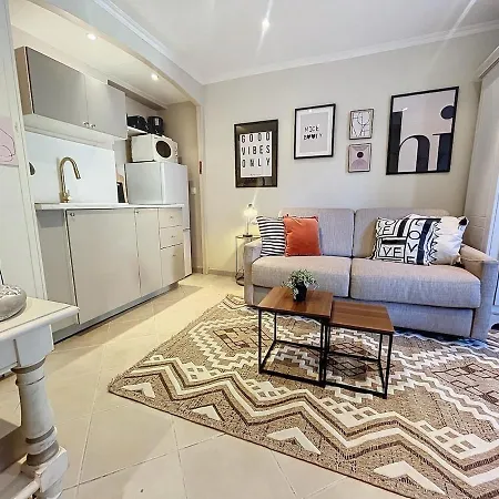 Cosy Avec Jardin Privatif - Carabacel, Apartment Nice