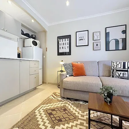 Cosy Avec Jardin Privatif - Carabacel, Apartment
