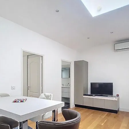 Appartement 1 Chambre Au Coeur Du Carre D Or Place Massena A Nice Proche Des Plages Nice