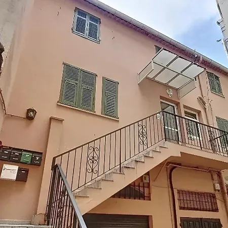 Appartement 1 Chambre Au Coeur Du Carre D Or Place Massena A Nice Proche Des Plages
