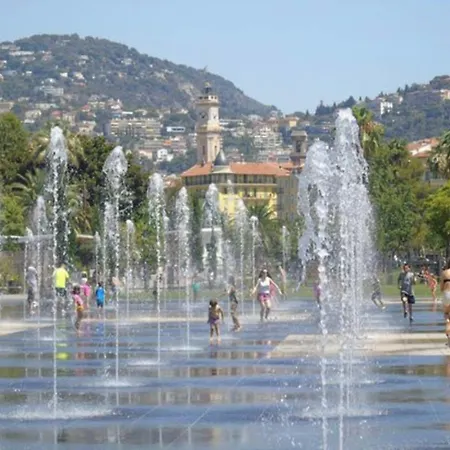 Appartement 1 Chambre Au Coeur Du Carre D Or Place Massena A Nice Proche Des Plages *