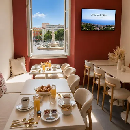 De La Hotel 2*