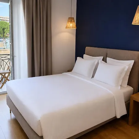 Hotel De La 2*