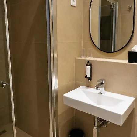 De La Hotel 2*