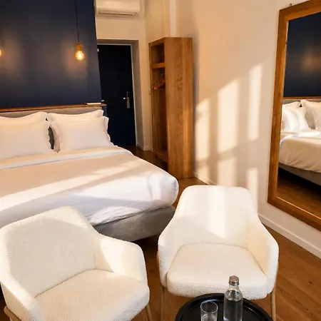 Hotel De La 2*
