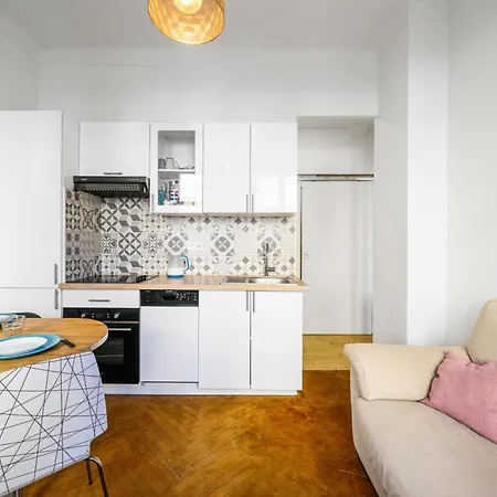 Appartement 3 Pièces En Plein Centre-ville *
