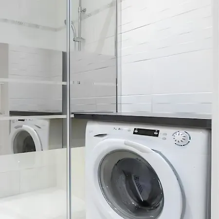 Beautiful & Spacious 2 Bed Near Center Appartement