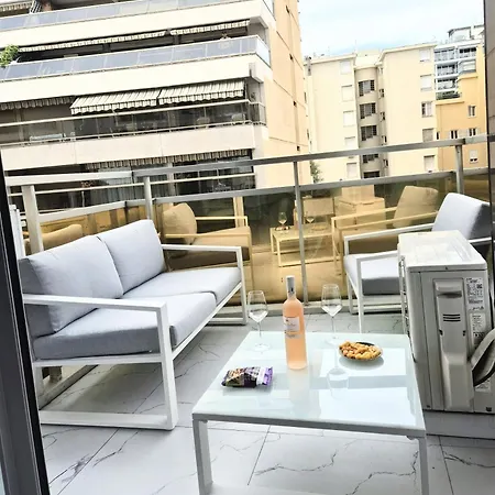 Royal Lux Spacious Seaside Pool Appartement