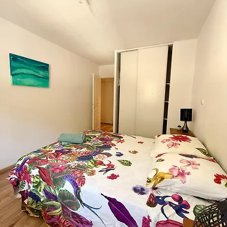 Magnificent Renovated Apartment, 2 Of 45 M2, Close Tothe Sea, Floor, Terrace Apartment *
