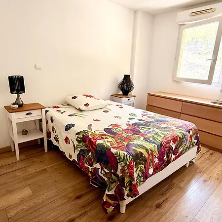 Magnificent Renovated Apartment, 2 Of 45 M2, Close Tothe Sea, Floor, Terrace Apartment *