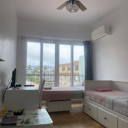 Séjour chez l'habitant Mirela's Private With Key, Ac, Lift & Balcony In The Center Of On The Cote D'azur *