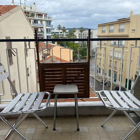 Mirela's Private With Key, Ac, Lift & Balcony In The Center Of On The Cote D'azur Séjour chez l'habitant *
