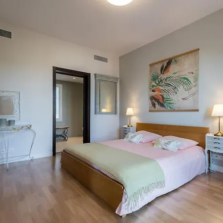 Sur Les Hauteurs De Nice, Proche Centre Maison d'hôtes Nice