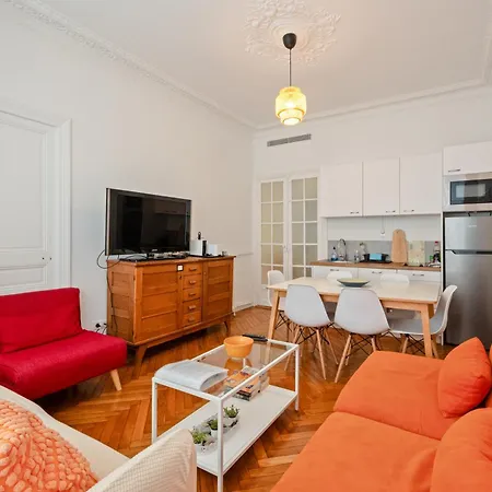 Apartment Stunning Flat By The Beach, Carre D'or-negresco *