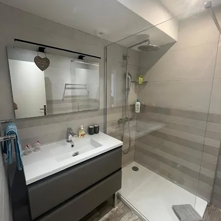 Appartement Très Beau 3 Pièces Spacieux Lumineux Et Climatisé Nice