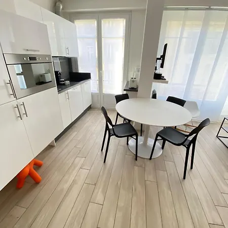 Appartement Carré D’or Super 2 Pièces *