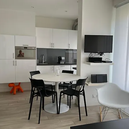 Appartement Carré D’or Super 2 Pièces *