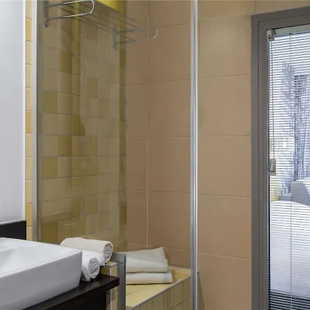 Hotel Ibis Styles Nice Vieux Port 3*