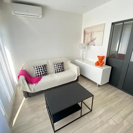 Carre D'or Super 2 Pieces Apartment