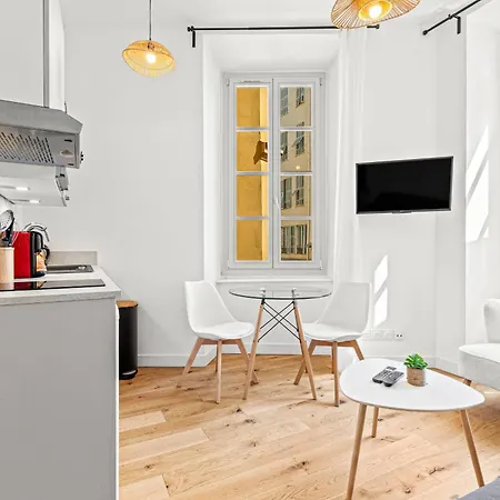Charming Center 302 Apartment *