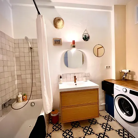 Apartment Sunny Port Old Town Free Private Parking - Clim & Balcony *
