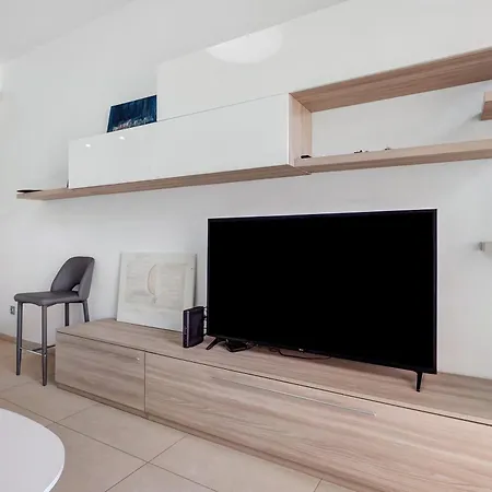 Promenade Des Apartment