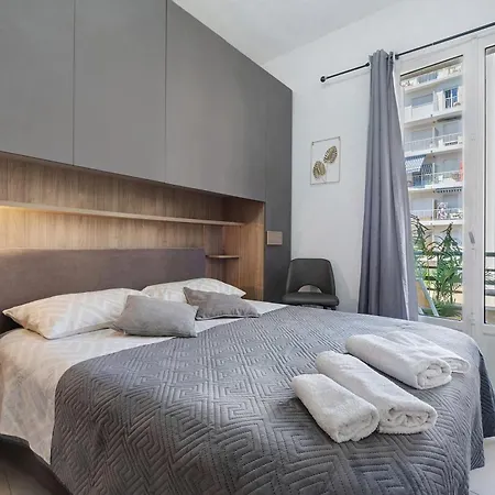 Promenade Des Apartment *