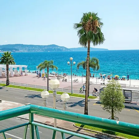 Promenade Des Apartment