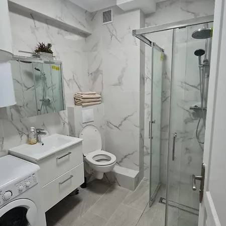 Spacious Apartment *