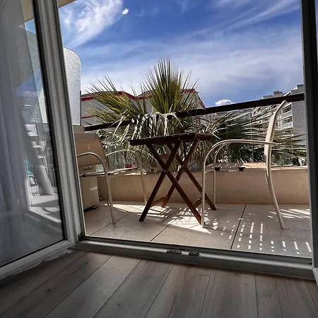 Spacious Apartment *