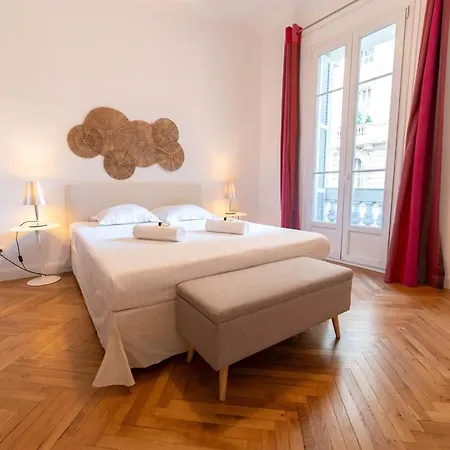 Superbe Avec Jardin Piscine, Garage Apartment