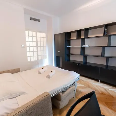 Apartment Superbe Avec Jardin Piscine, Garage Nice