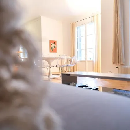 Superbe Avec Jardin Piscine, Garage Apartment *