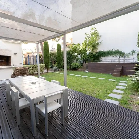 Apartment Superbe Avec Jardin Piscine, Garage
