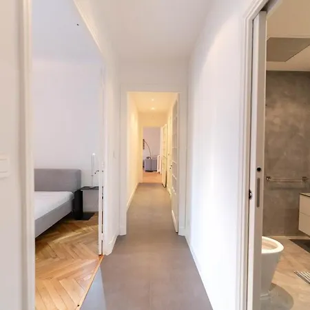 Superbe Avec Jardin Piscine, Garage Apartment *