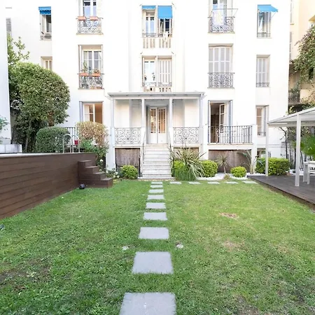 Superbe Avec Jardin Piscine, Garage Apartment Nice