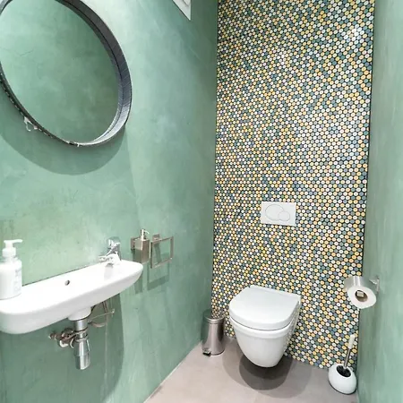 Apartment Superbe Avec Jardin Piscine, Garage