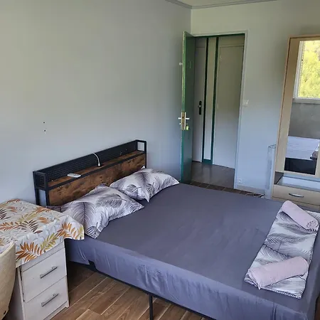 Private Room-3 In Hannana Apartment- 2 Min Walk To Tram 12 Min To Train Station 15 Min To Massena Place