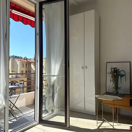 Proche De Liberation Avec Balcon Ensoleille * Nice