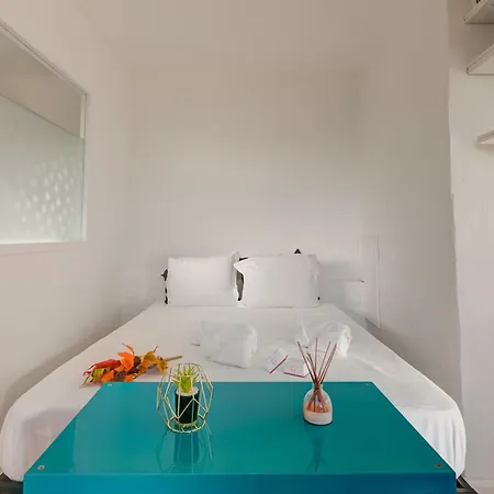 Fabrina With Balcony And Pool - Happy Apartment