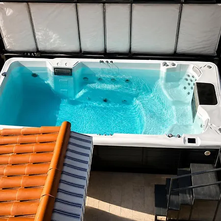 Piscine Jacuzzi Privee Chauffee, Terrasse Et Garage A *