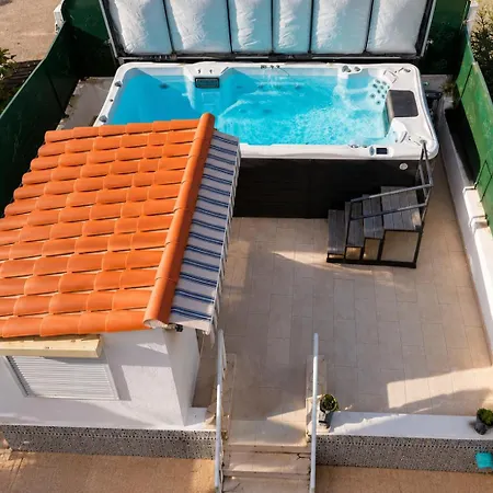 Apartment Piscine Jacuzzi Privee Chauffee, Terrasse Et Garage A Nice